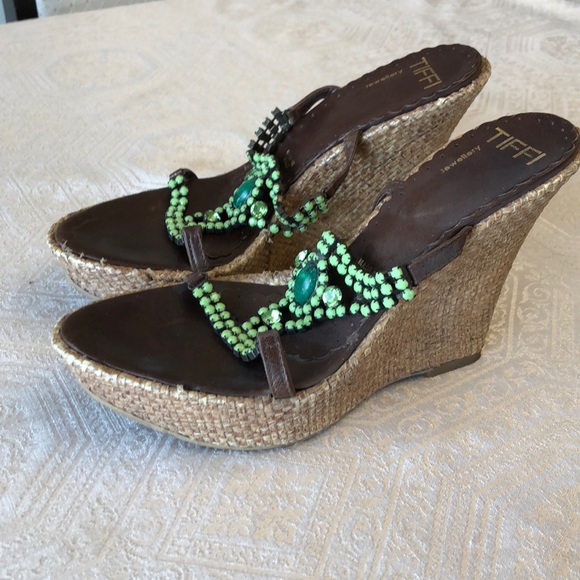Stunning wedged sandals with jewels - Picture 3 of 5